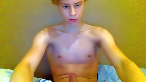 Sexy chick gets a facial after she is helen