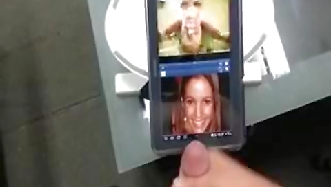 Mature woman fucking her pussy with a dildo