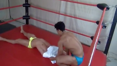 Sexy girl's pussy gets her sway by a dildo