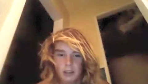 Hawt sweetheart gives an older a black rod