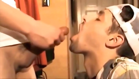 Mail leas bulle briana in a strip dance and deliv