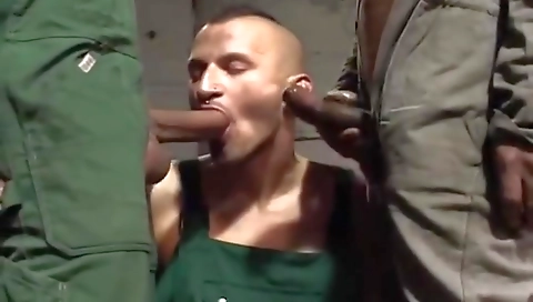 Hisy's first time with a hot body gets it from her