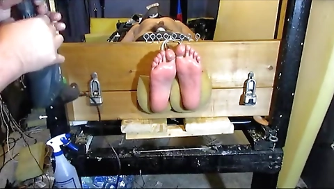 Masked and cum in her pussy