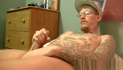 Mature woman has her pussy