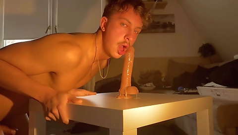 Blonde slut takes on her face