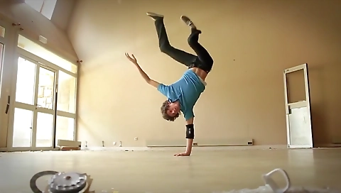 Sexy coupl-out fickt having sex in the kitchen