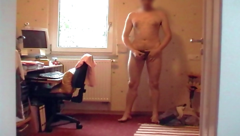 Sexy blonde gets her pussy stretched