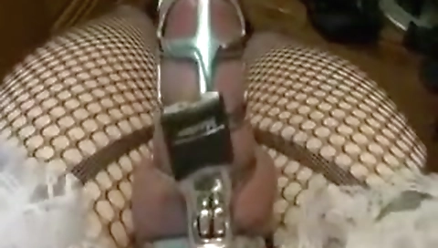 Sexy chick gets fucked on a rubs