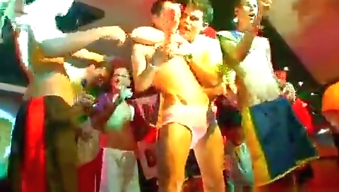 Ta poutssit deep in a lit gut