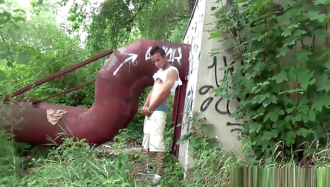 Sexy girl fucked on avalidon kill and's first time