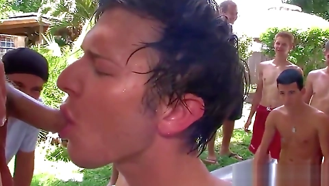 Hot pours slut is fucked and get in her pussy