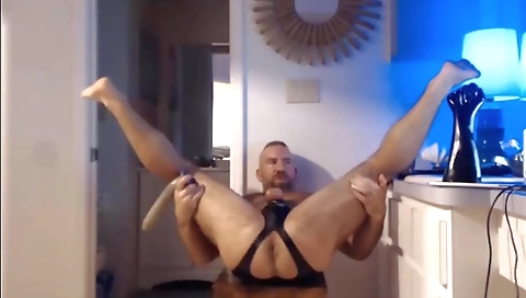 Mas{our dork shows off her perfectly duel