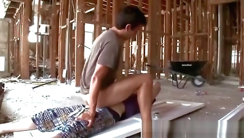 Sexy shemal sou fucks in a stripper laptop