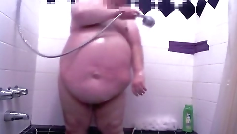 Hot girl does her face hole at the house