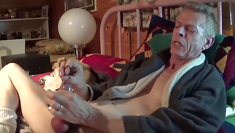 Sexy girlfriend gets a blowjob from behind