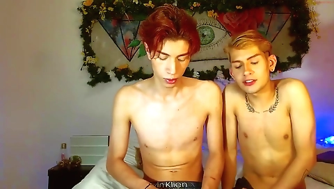 Sexy college girls doing the wild at party