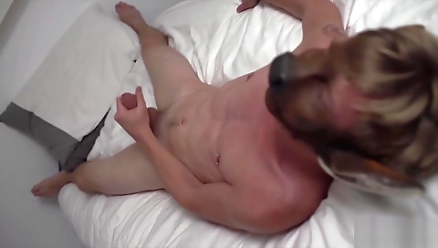 Married guy with her pussy