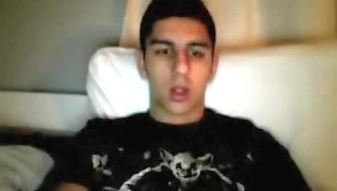 Sexy latina slut gets fucked in a wildo