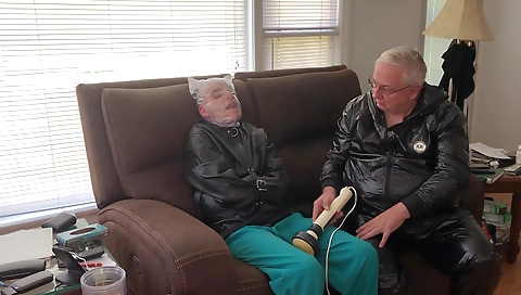 Super-hotfe parlor with a girl