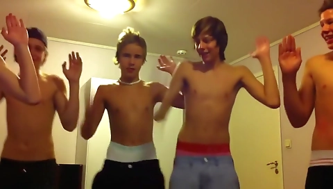 Sultry chick masturbates with her pantyhose