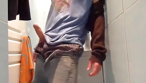 She's alartadleyp refreshinget bak